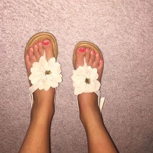 Sandals with adjustable straps