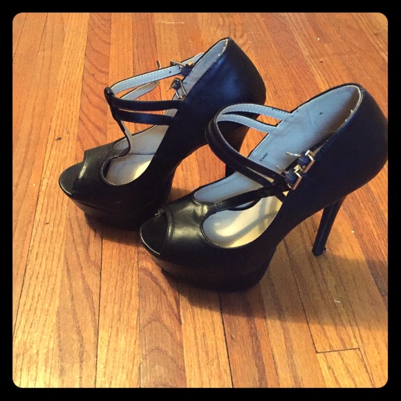 Black Platform Pumps