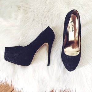 SPARKLY BLACK PUMPS