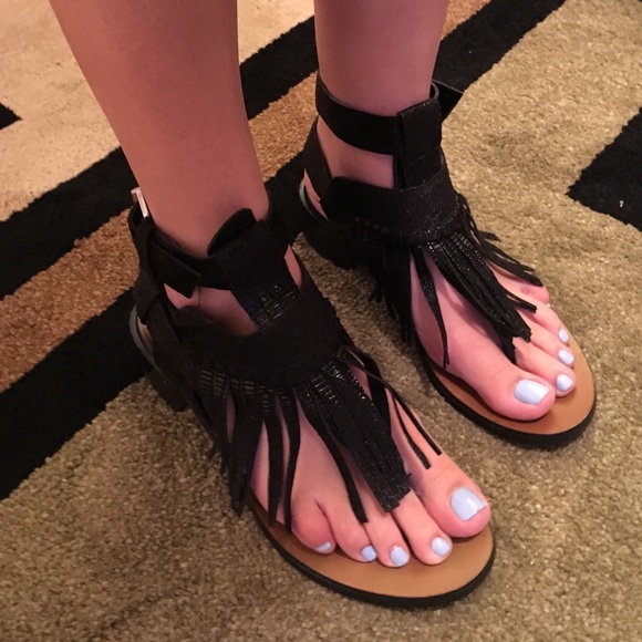Zara woman fringe leather sandals. Size 7