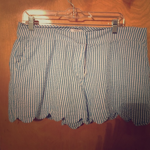 Crown and Ivy Pants - Women's Crown and Ivy seersucker shorts!