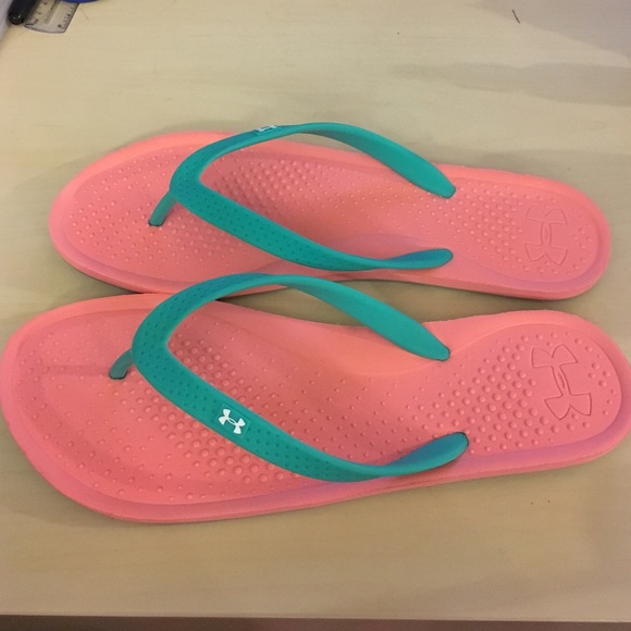 NWOT Under Armour Flip Flops