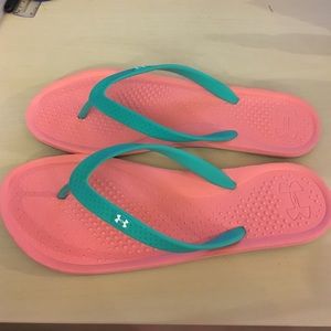 NWOT Under Armour Flip Flops