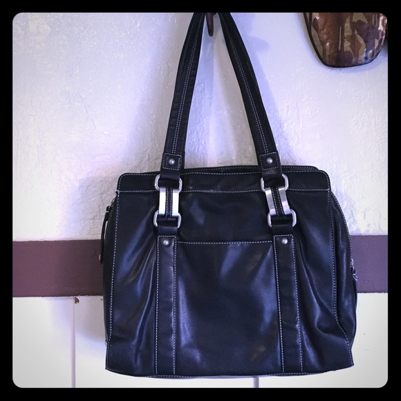 Perlina black zipped bag