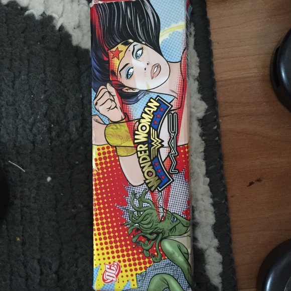 MAC WONDERWOMAN EYESHADOW DEFIANCE LIMITED EDITION