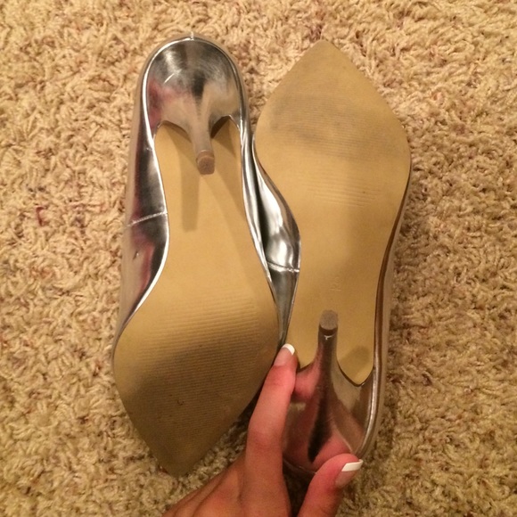 Metallic silver heels - Picture 2 of 2