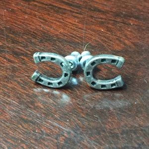Horse shoe stud earrings