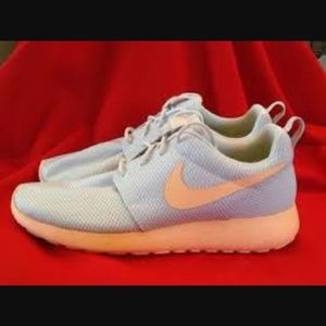 Nike roshe runs