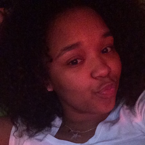 Meet your Posher, Janai - Picture 2 of 3