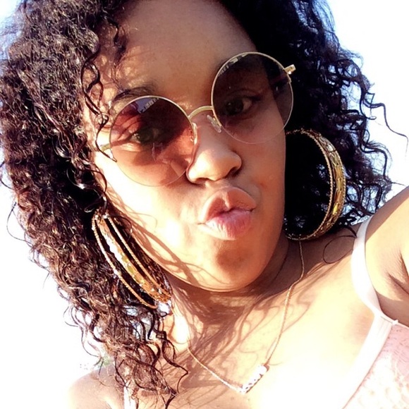 Meet your Posher, Janai - Picture 3 of 3