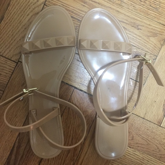 Flat jelly sandals