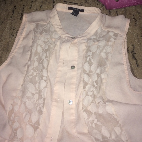 FOREVER 21 SHIRT WITH LACE😍