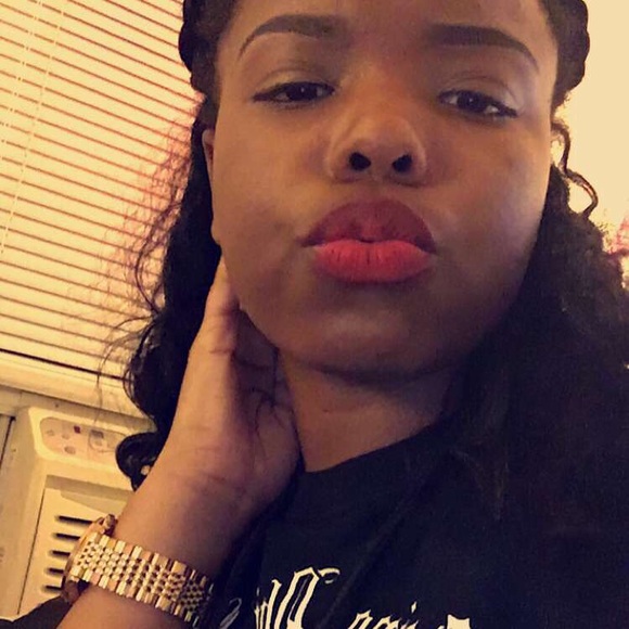 Meet your Posher, Labriah - Picture 1 of 1