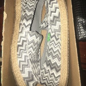Sanuk shoes