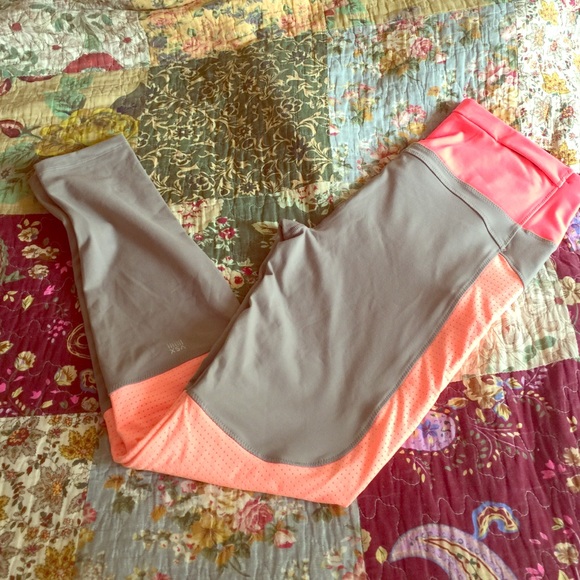 Victoria Secret Knockout Tights Size M 🍇 - Picture 1 of 2