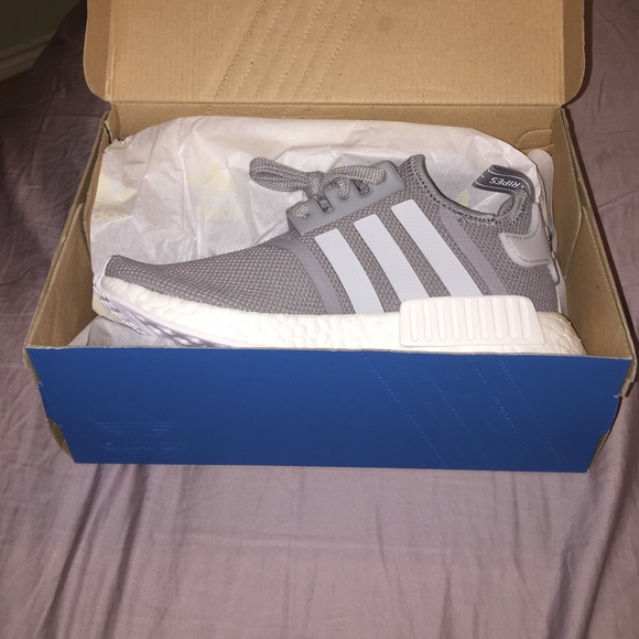 SOLD 🚨 Gray Adidas NMD R1