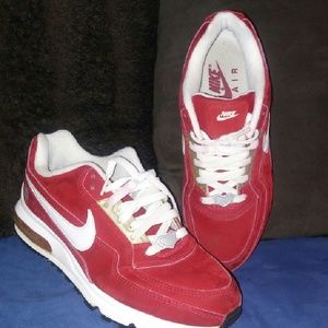 Used womens tennis shoes