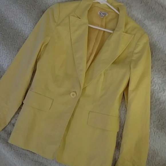 Stunning lined yellow single button blazer
