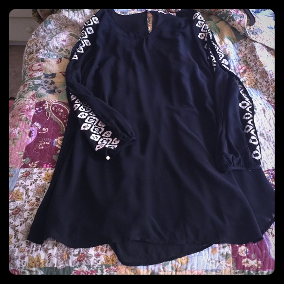 Long Sleeved Black Dress 🍎