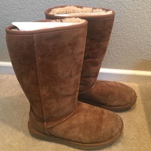 UGG Kid's Classic Tall Chestnut Size 2