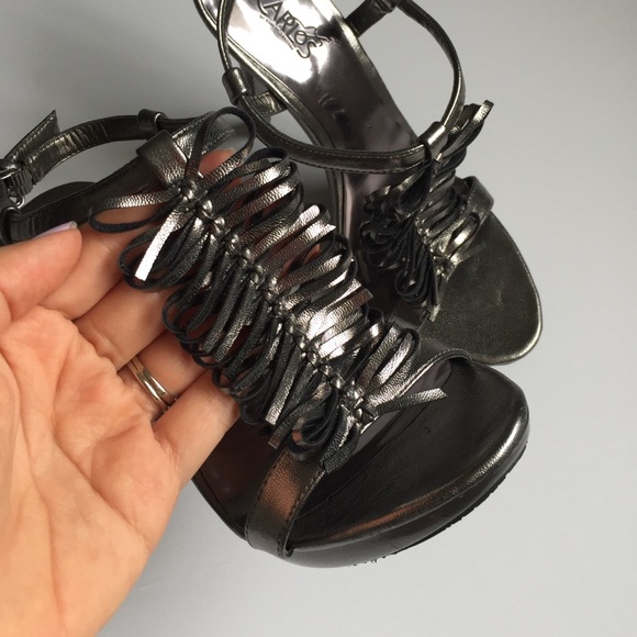 NWOB Carlos Santana Heels - Picture 2 of 4