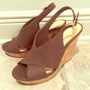 Jessica Simpson Colavita Wedge, Size 8.5.