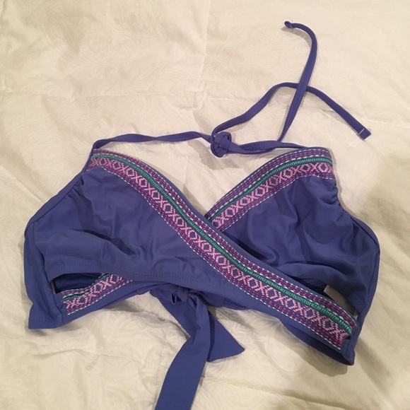 Unpadded Front Twist Bikini Top