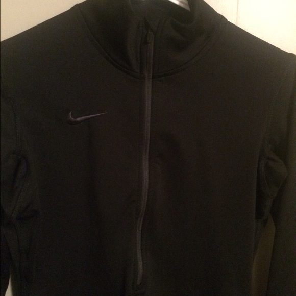 Black Nike running pullover