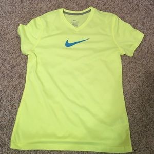 Girls Nike dri-fit t-shirt