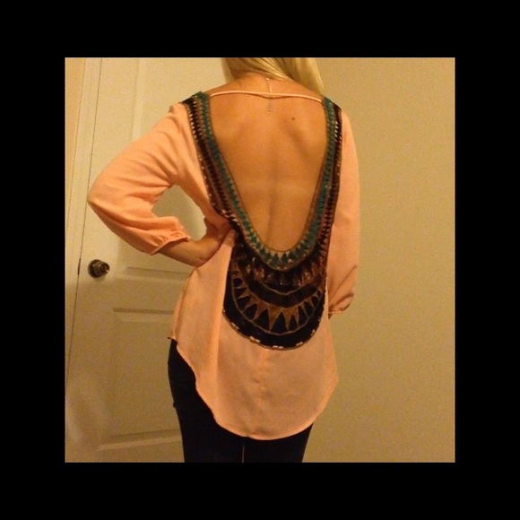Cute Backless Patterned Shirt - Picture 3 of 3