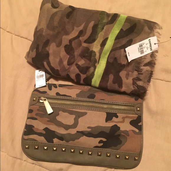 Express Wristlet and Scarf