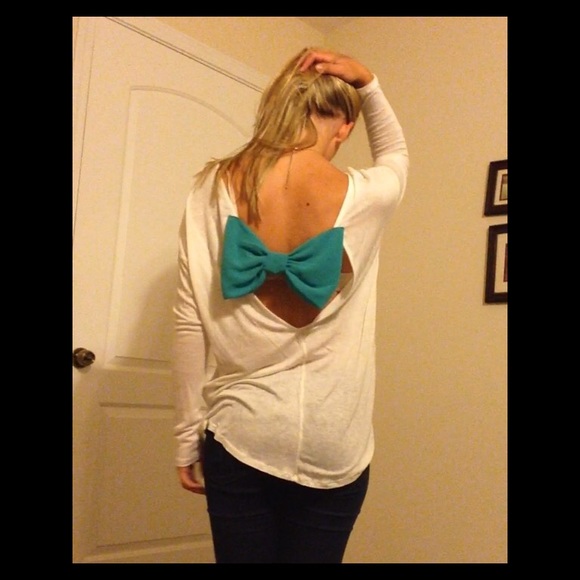 Backless Bow Blouse - Picture 3 of 4