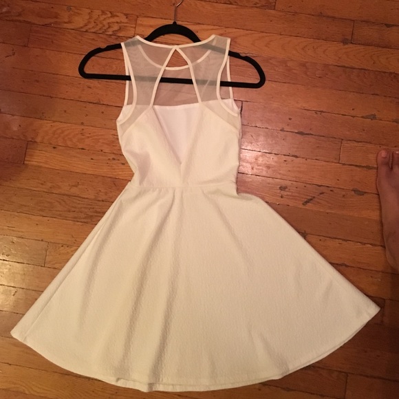 WHITE AND LIGHT DRESS👗 - Picture 2 of 3