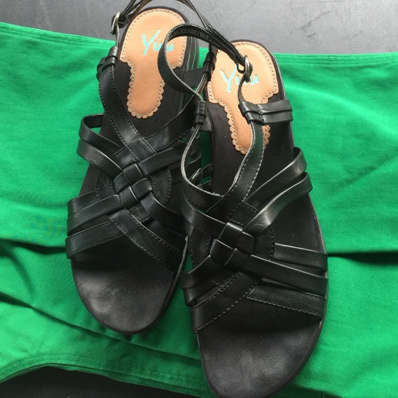 Yuu sandals leather size 10 like new