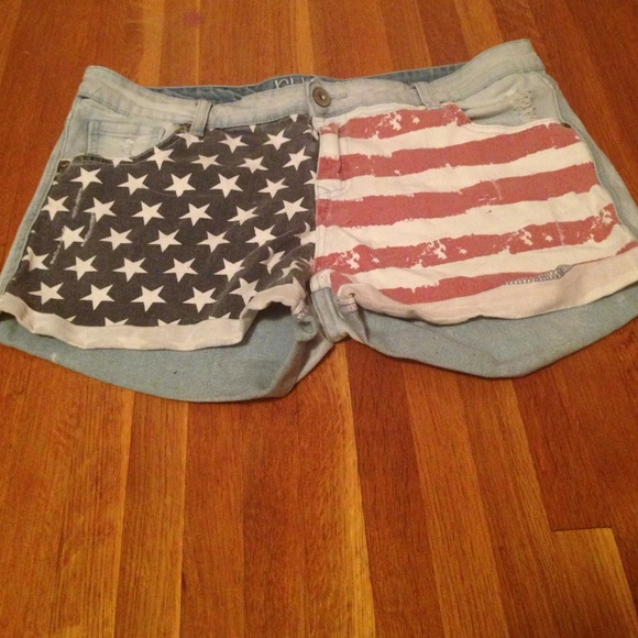 Flag shorts