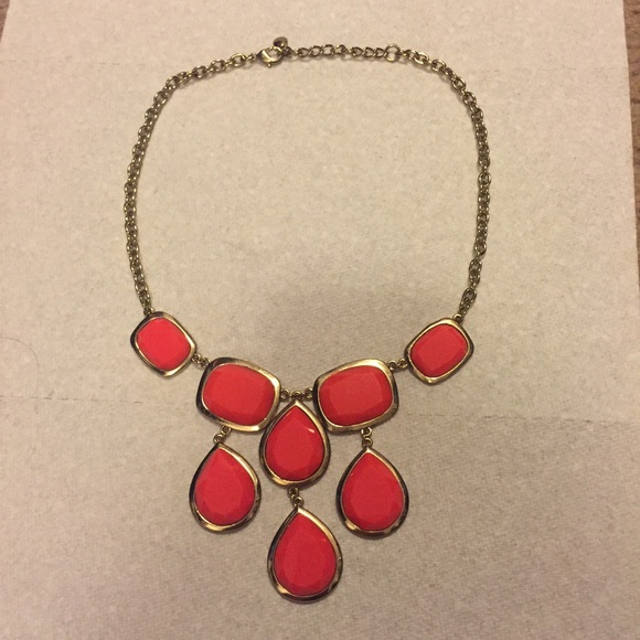 Super pretty chunky necklace!