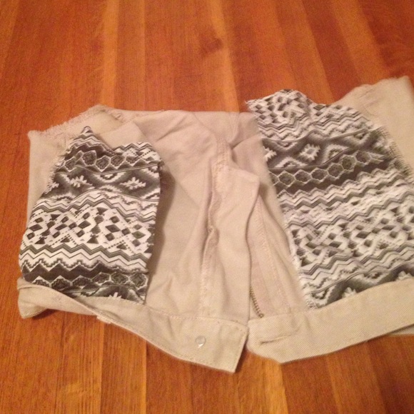 Shorts - Picture 2 of 4