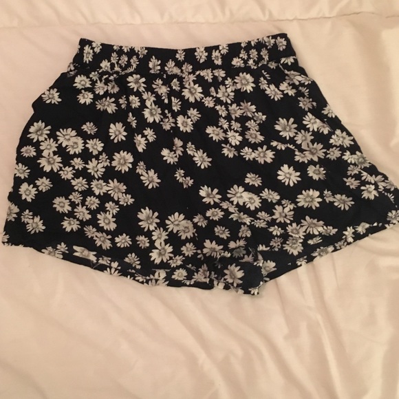 F21 Flowy Shorts - Picture 1 of 1