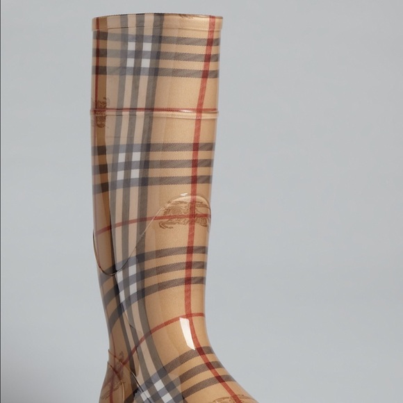Burberry rain boots new in box - Picture 2 of 2