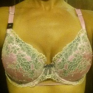 SOLD IN BUNDLE NWT dream angels bra