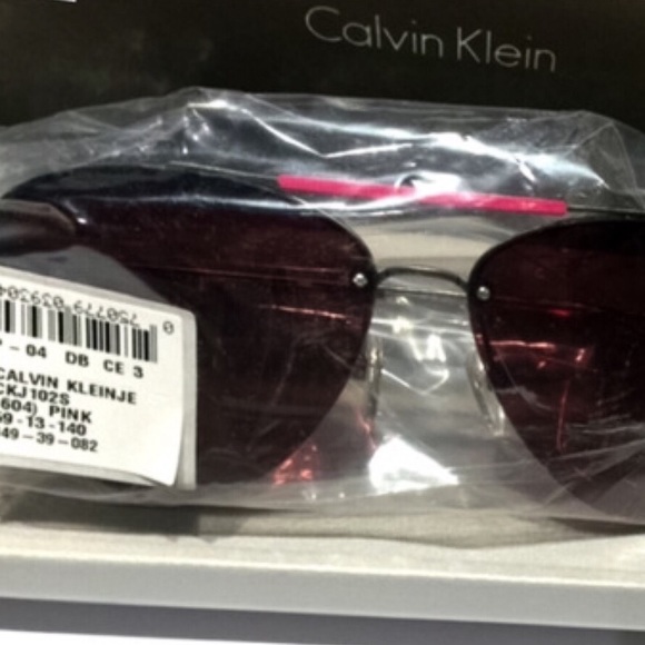 🦋NWT CK Women’s Aviator Sunglasses W/Hard Case🦋 - Picture 3 of 4