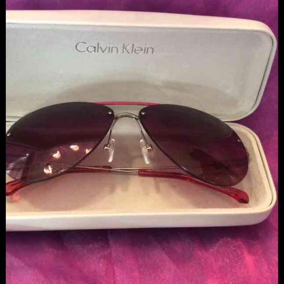 🦋NWT CK Women’s Aviator Sunglasses W/Hard Case🦋 - Picture 4 of 4