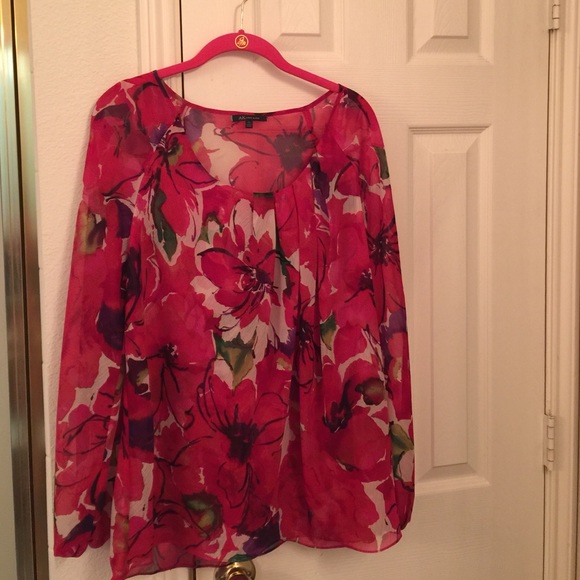 Beautiful Anne Klein Blouse