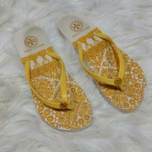 Tory burch thong sandals