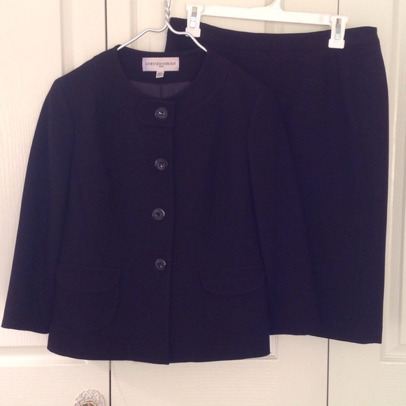 Jones New York blk crop jkt and straight skirt