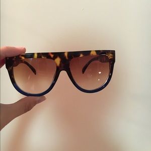 Sunnies😎😎😎 make an offer!