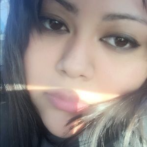 Meet your Posher, Elvia