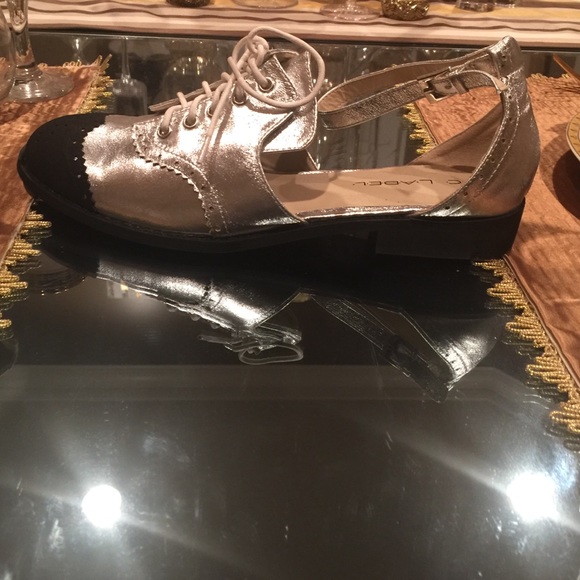 Women's stylish oxfords with ankle straps - Picture 2 of 3