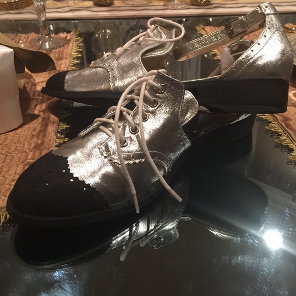 Women's stylish oxfords with ankle straps - Picture 3 of 3