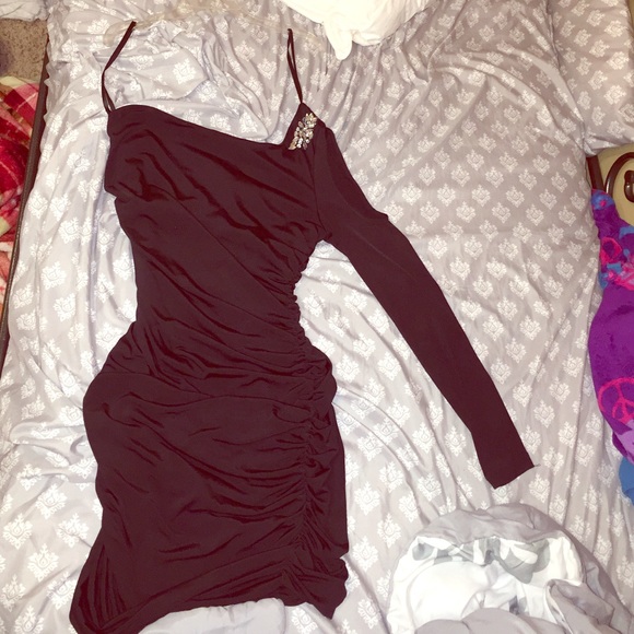 black fitted on shoulder party dress 🏴